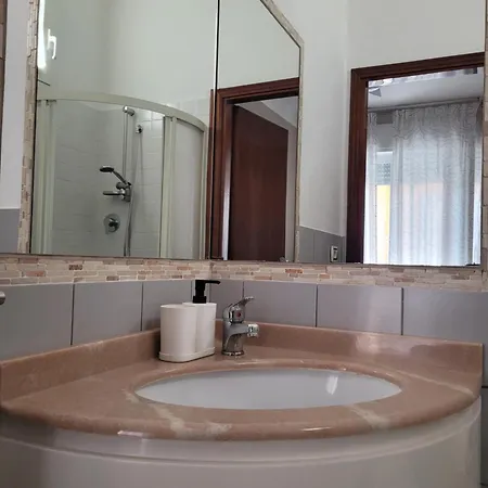 Le 4 Sorelle Apartment *